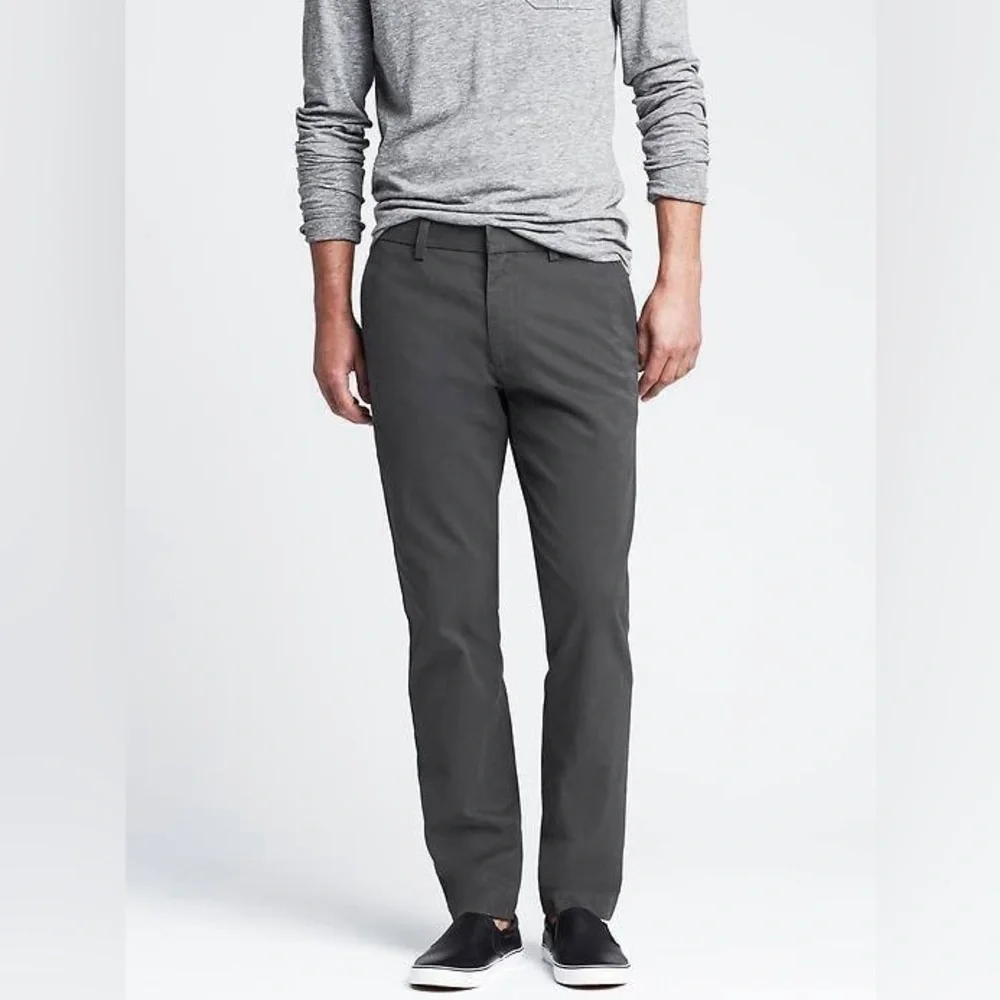 NWT Banana Republic Aiden Slim Fit Rapid Movement Chinos in Charcoal 33 x 34